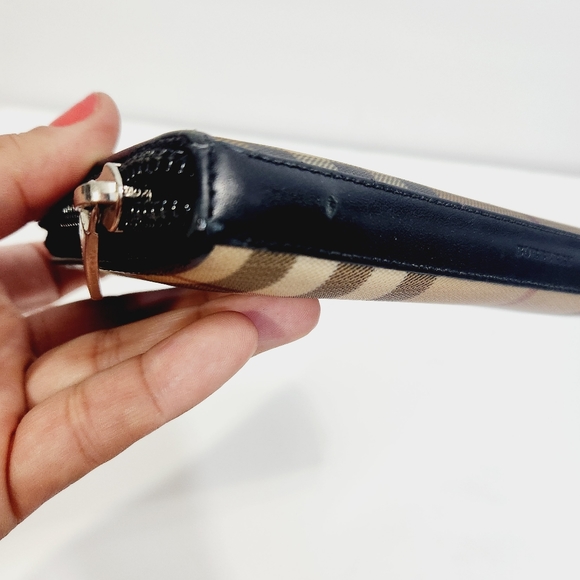 Burberry Tan and Black Plaid Wallet - Picture 5 of 15